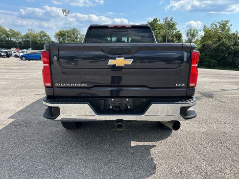 Used 2024 Chevrolet Silverado 2500 LTZ w/ LTZ Convenience Package AWD/4WD image 6