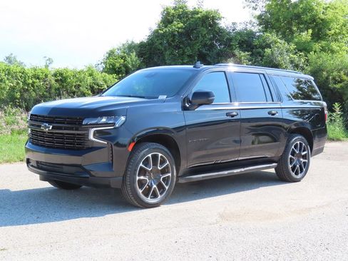 Certified 2024 Chevrolet Suburban RST w/ Luxury Package AWD/4WD image 24