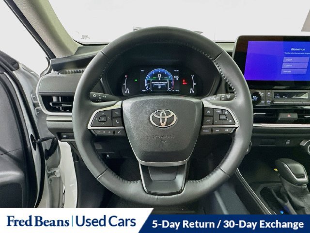 Used 2025 Toyota Grand Highlander AWD image 16