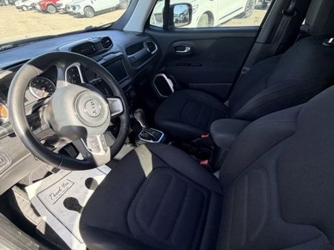 Used 2019 Jeep Renegade Latitude w/ Popular Equipment Group image 19