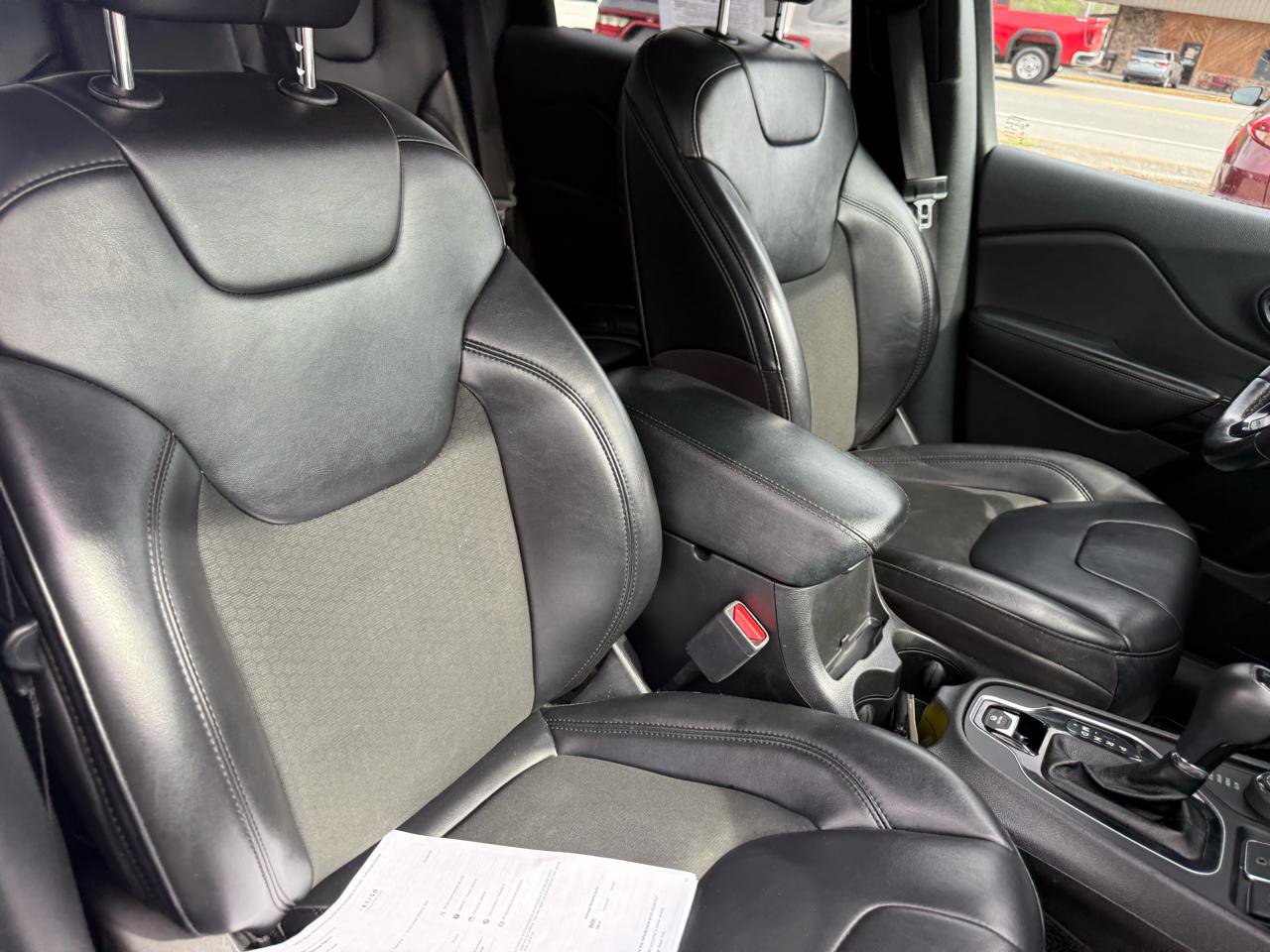 Used 2020 Jeep Cherokee Latitude Plus AWD/4WD image 46