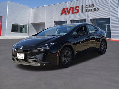 Used 2025 Toyota Prius LE image 1