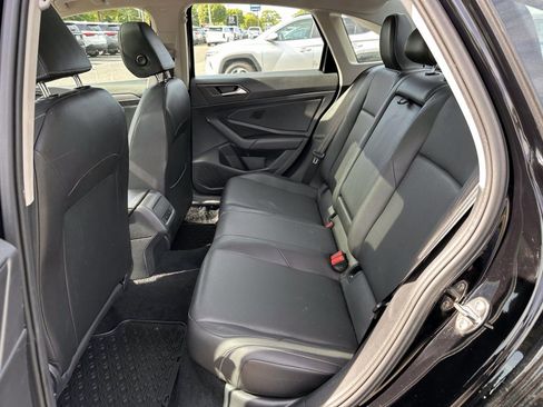 Used 2020 Volkswagen Jetta SE w/ SE Cold Weather Package FWD image 12