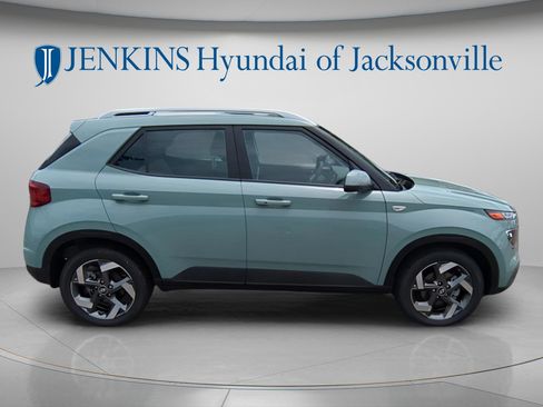 New 2025 Hyundai Venue SEL FWD image 2