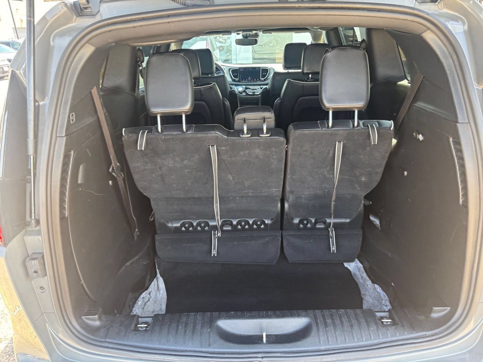 Used 2025 Chrysler Pacifica Limited FWD image 35