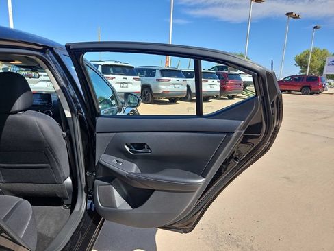 Used 2024 Nissan Sentra SV FWD image 15