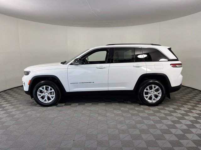 Used 2023 Jeep Grand Cherokee Limited AWD/4WD image 4