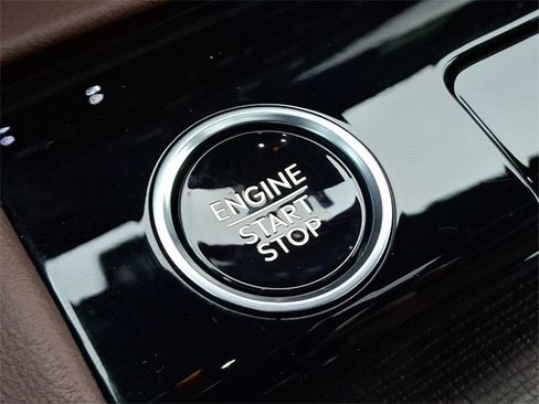 Used 2025 Lincoln Navigator Reserve image 24