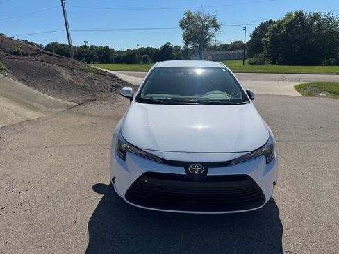 Used 2026 Toyota Corolla LE FWD image 2