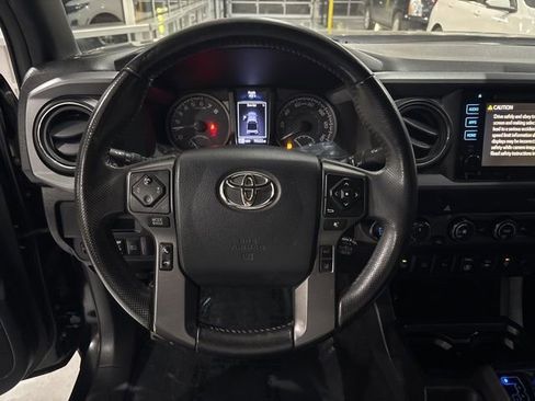 Used 2019 Toyota Tacoma TRD Off-Road w/ Technology Package image 15