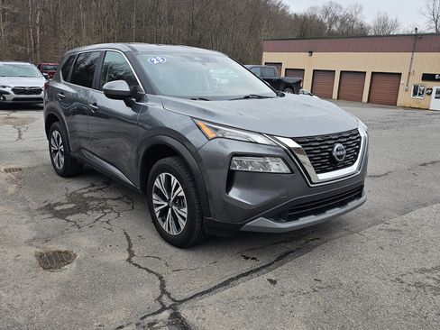 Used 2023 Nissan Rogue SV image 4