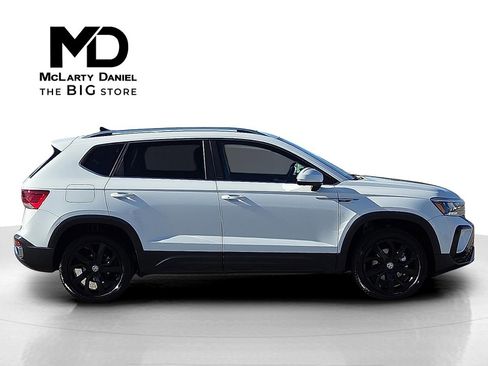 Used 2024 Volkswagen Taos SE image 6