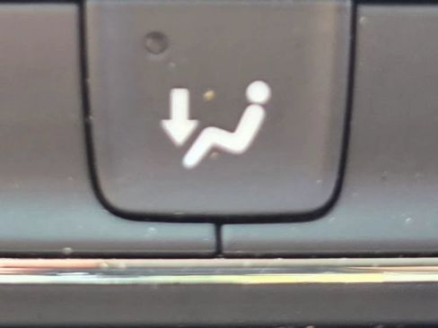 Used 2023 Buick Encore GX Select FWD image 36
