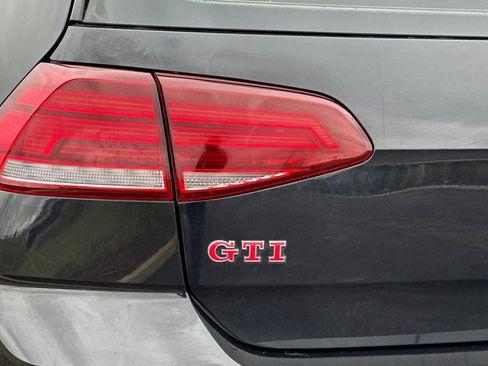 Used 2021 Volkswagen GTI SE image 32