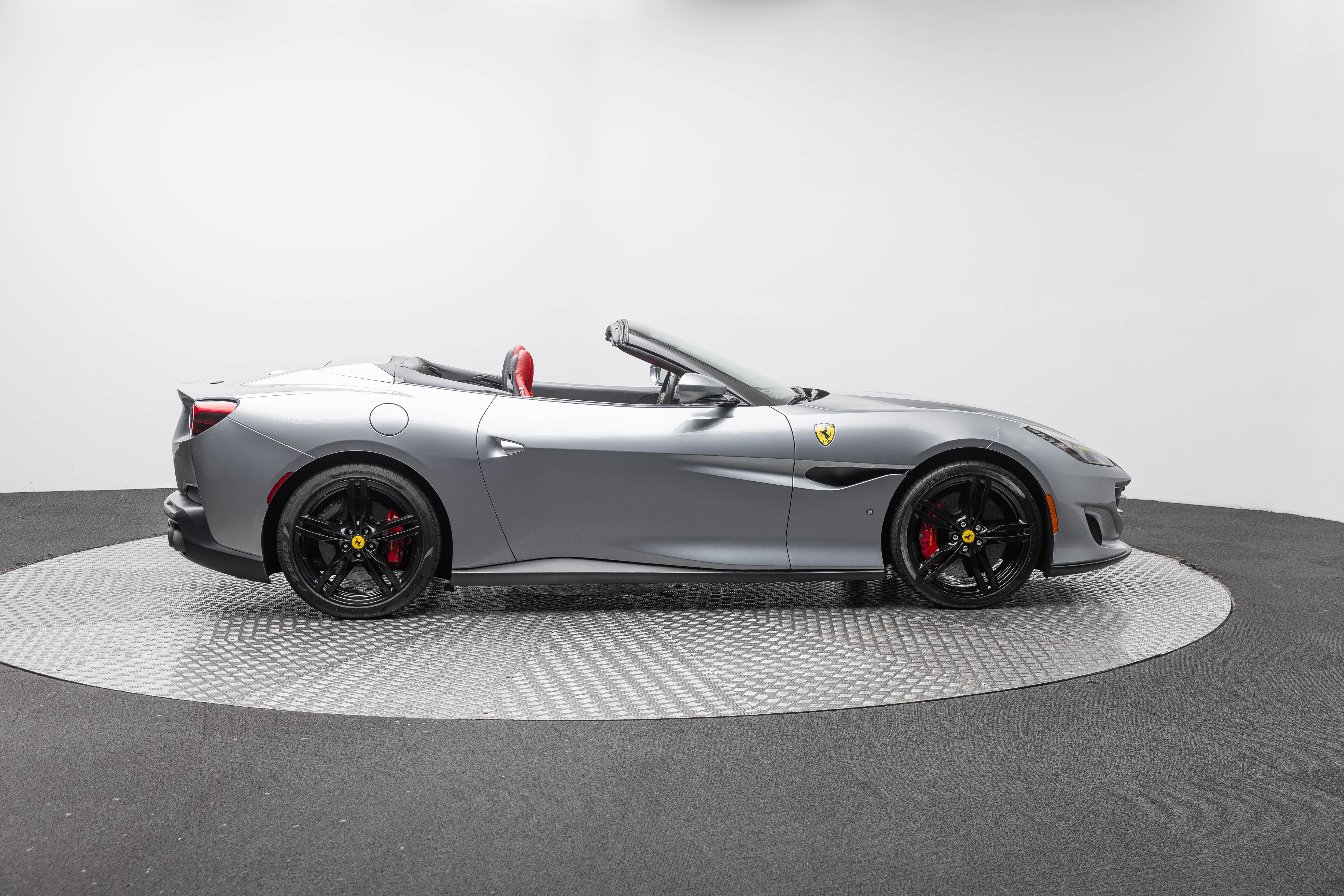 Certified 2019 Ferrari Portofino RWD image 9
