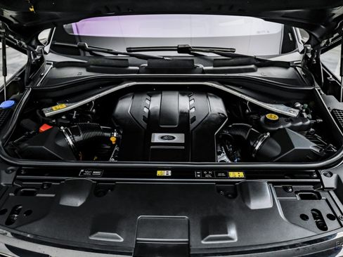 Used 2023 Land Rover Range Rover SE image 3