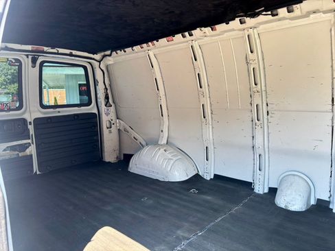 Used 2017 GMC Savana 2500 Extended RWD image 24