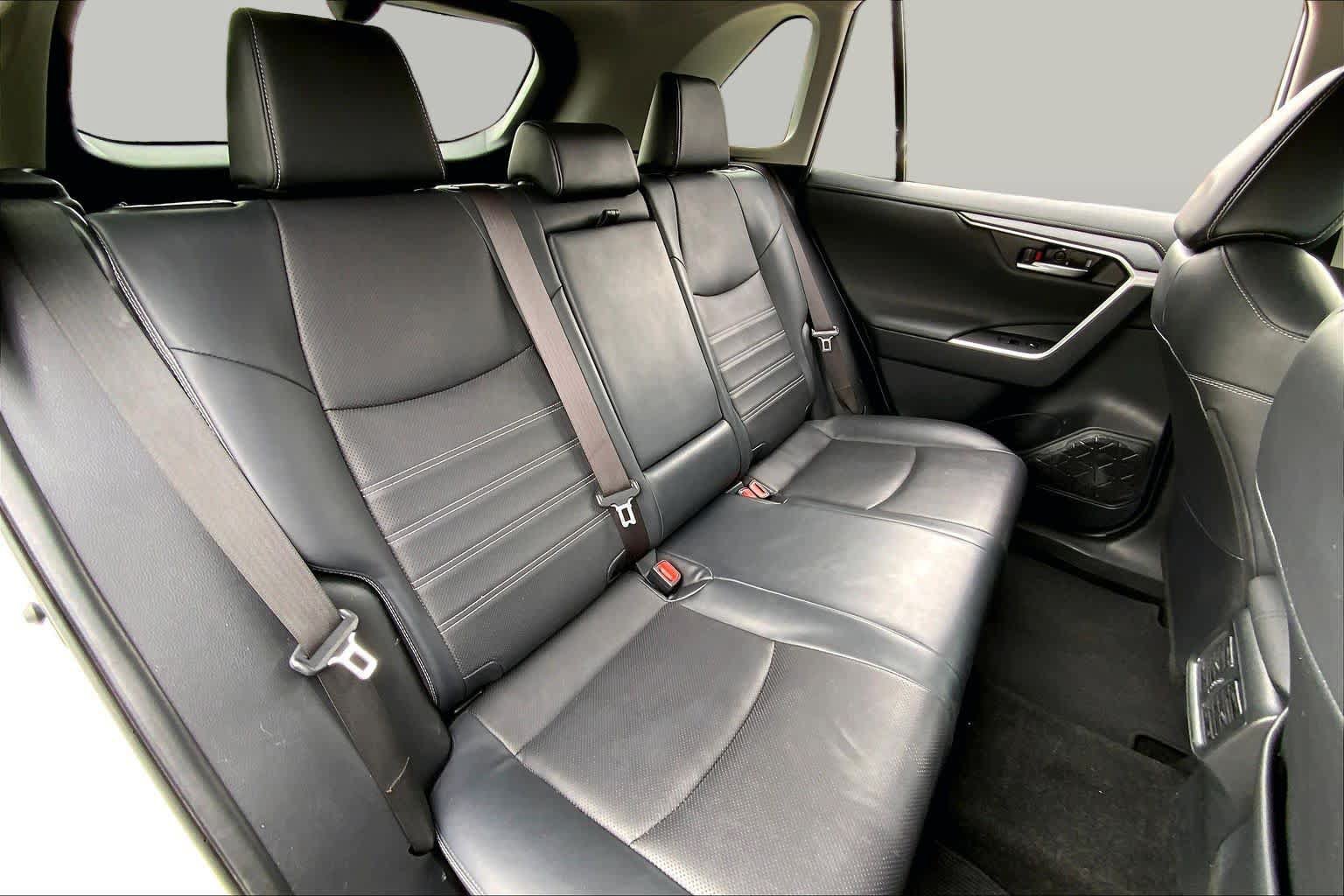 Used 2019 Toyota RAV4 Limited w/ Advanced Technology Package FWD image 19