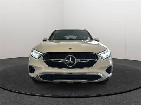 Used 2025 Mercedes-Benz GLC 300 4MATIC image 2