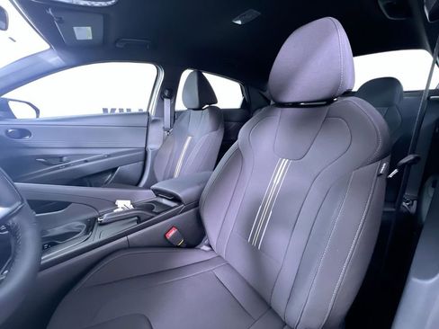 Used 2025 Hyundai Elantra Sport image 13