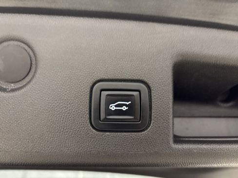 Used 2022 Chevrolet Equinox LT image 36