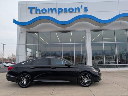 Certified 2022 Honda Accord Touring image 2