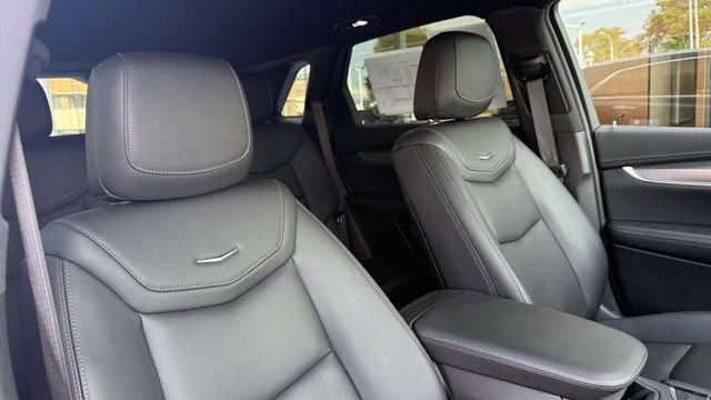 Certified 2024 Cadillac XT5 Luxury w/ LPO, Floor Liner Package AWD/4WD image 51