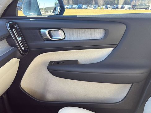 Used 2023 Volvo XC40 B5 Plus w/ Protection Package Premier image 19