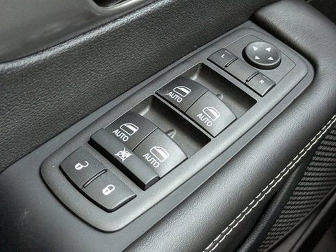 New 2026 Chrysler Pacifica Select FWD image 25