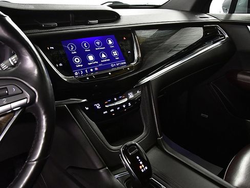 Used 2021 Cadillac XT6 Premium Luxury image 21