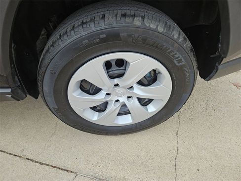 Used 2025 Toyota RAV4 LE image 28