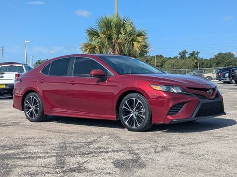 Used 2018 Toyota Camry SE FWD image 3