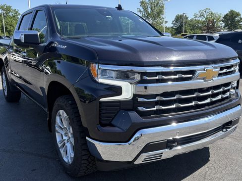 Used 2023 Chevrolet Silverado 1500 LTZ AWD/4WD image 2