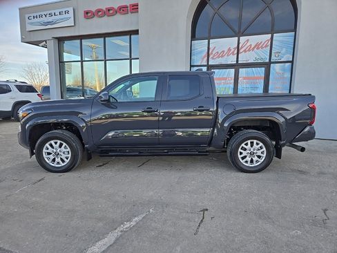 Used 2025 Toyota Tacoma SR5 image 6