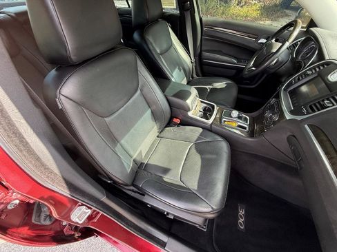 Used 2015 Chrysler 300 C image 17
