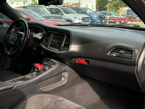 Used 2022 Dodge Challenger R/T w/ Plus Package image 21