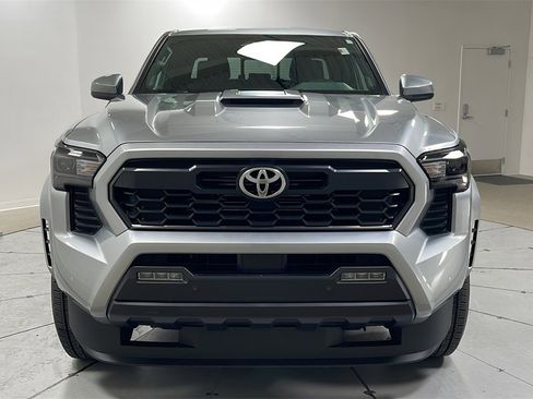 Used 2025 Toyota Tacoma TRD Sport image 2