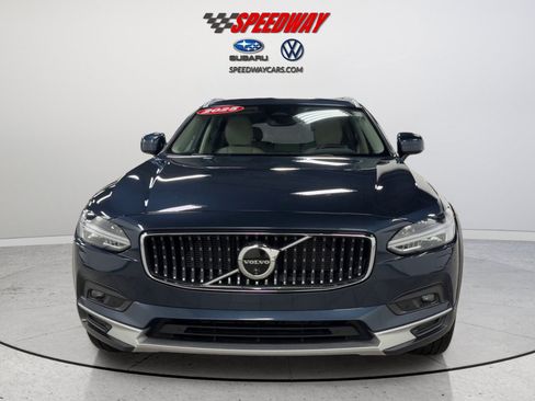 Used 2025 Volvo V90 B6 Cross Country Plus w/ Climate Package AWD/4WD image 13