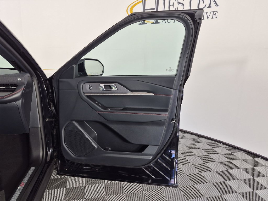 Used 2025 Ford Explorer ST-Line w/ ST-Line Street Pack AWD/4WD image 34