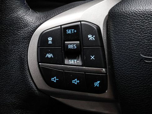 Used 2024 Ford Explorer XLT w/ Equipment Group 202A AWD/4WD image 34