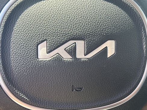 New 2026 Kia Carnival EX FWD image 21