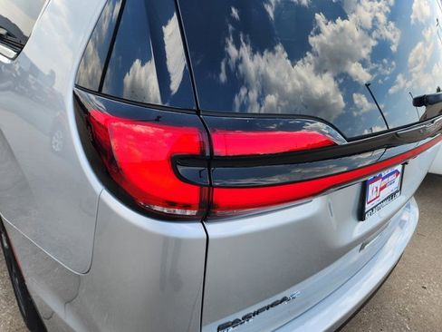 New 2026 Chrysler Pacifica Select w/ S Appearance Package image 5