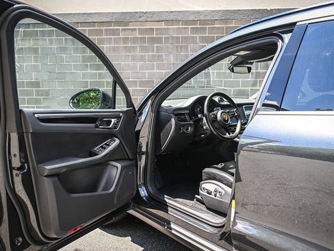 Used 2023 Porsche Macan AWD/4WD image 7