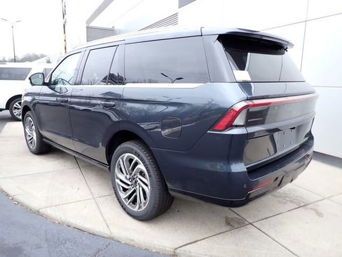 New 2025 Lincoln Navigator Reserve image 10