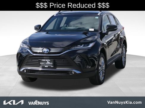 Used 2024 Toyota Venza XLE image 7