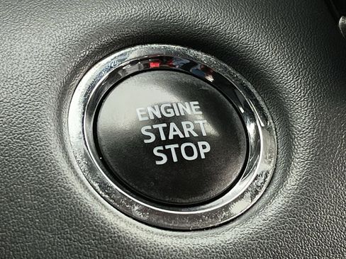 Used 2023 Toyota Highlander XLE image 19