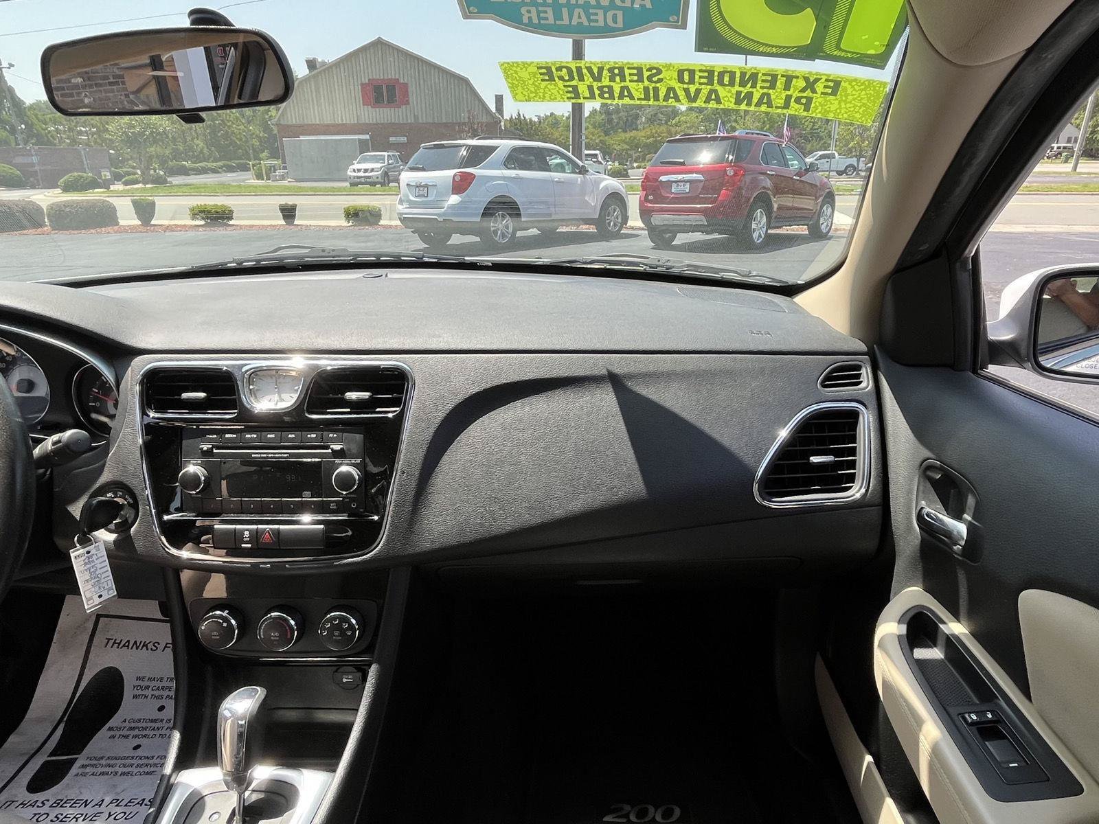 Used 2013 Chrysler 200 LX FWD image 10
