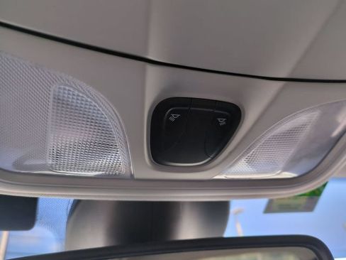 Used 2021 Jeep Cherokee Latitude FWD image 22