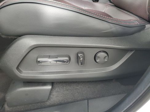 Certified 2025 Honda Pilot Black Edition image 31