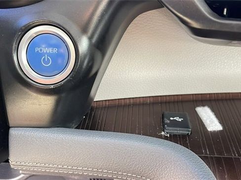 Used 2022 Toyota Sienna LE w/ LE Plus Package image 23